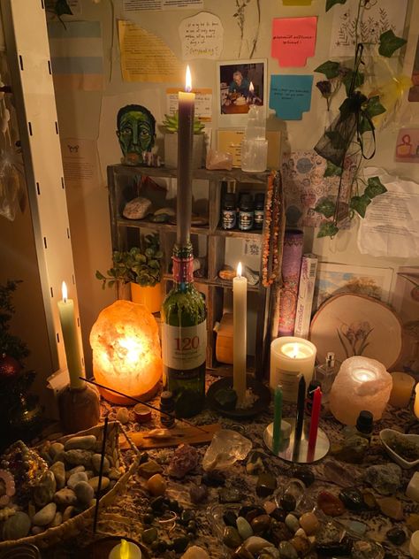 Candles Witchcraft, Crystals Altar, Altar Candles, Crystal Room Decor, Witchy Room, Witchcraft Altar, Witch Room, Crystal Room, Ljubljana Slovenia