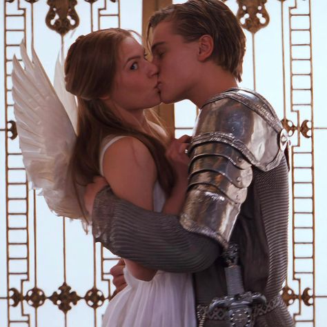 Romeo And Juliet Song, Romeo And Juliet Leonardo, Leonardo Dicaprio Romeo, Juliet 1996, Leonardo Dicaprio Movies, Romeo Und Julia, The Wolf Of Wall Street, Leonardo Dicaprio 90s, Young Leonardo Dicaprio