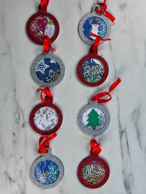 It's the holiday season and you need to make a super simple shaker ornament to add to your Xmas tree this year! Come learn how! Shaker Ornaments Diy, Shaker Christmas Ornaments, Shaker Ornaments, Applique Towels, Diy Cricut, Glitter Cardstock, Seasonal Crafts, Glue Crafts, Christmas Games