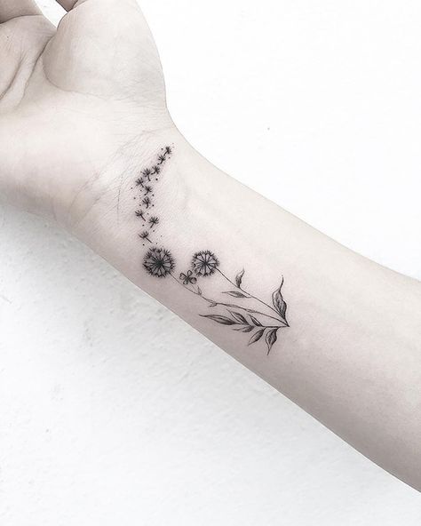 25+ Beautiful Dandelion Tattoo Design Ideas Dandelion Tattoo Design, Dandelion Tattoo, Simple Henna Tattoo, Wild Tattoo, Foot Tattoos For Women, The Dandelion, Bff Tattoos, Cool Small Tattoos, Tattoo Design Ideas