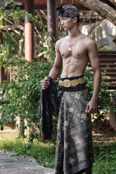 old Javanese traditional clothing worn by a hot six-packed and shirtless young Indonesian man Indonesian Traditional Clothes Male, Indonesian Male Model, Loin Cloth Male, Traditional Indonesian Clothing, Traditional Clothes For Men, Indonesian Traditional Clothes, Indonesian Aesthetic, Indonesian Clothes, Indonesian Clothing