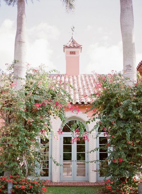 A Timeless Palm Beach Wedding - Mara Family Wedding | KT MERRY Palm Beach Color Palette, Tropical Wedding Venue, Wedding Venue Ideas, Boathouse Wedding, Royal Poinciana, Kt Merry, The Wedding Cake, Palm Beach Wedding, Beach Color