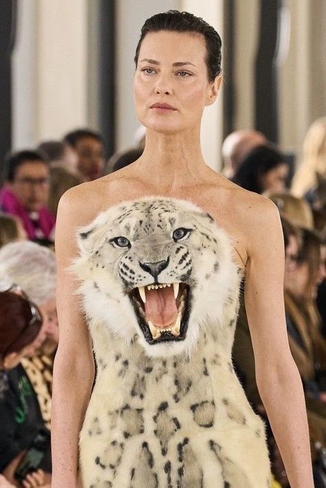 Schaperelli Couture Vintage, Schiaparelli Aesthetic, Schiaparelli Ss23, Schaperelli Couture, Paris Fashion Week 2023, 2023 Highlights, Lion Dress, Armani Models, Sustainable Fashion Designers