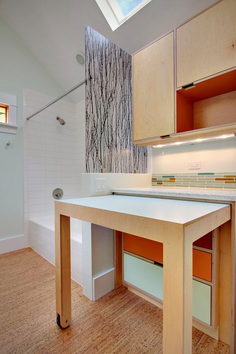 Make the most of any space with this clever storage idea! Laundry Folding Tables, Laundry Room Tables, Laundry Room Folding Table, Laundry Table, Diy Kitchen Table, Space Organization, Tv Wand, Modern Laundry Rooms, Tiny Kitchen