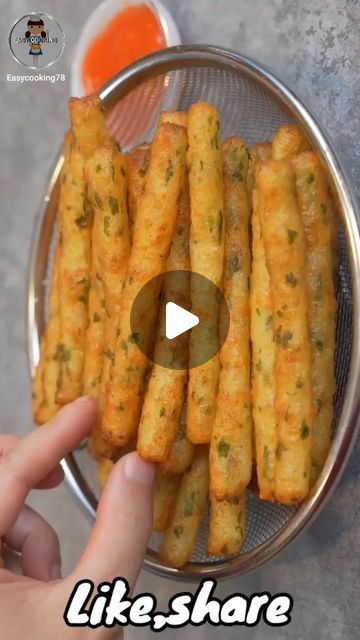 Snacks Potato, Easy Indian Snacks, Fries Cheese, Cheddar Recipes, Fried Potatoes Recipe, Crunchy Potatoes, Potato Sticks, French Fries Recipe, Spicy Snacks Recipes