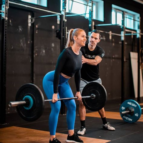 Fitness Coach Photoshoot, Coach Crossfit, Gym Commercial, Fitness Shoot Ideas, Gym Photoshoot, Crossfit Coach, Gym Photography, Friends Workout, Indoor Gym