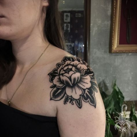 Peony Elbow Tattoo Traditional, Shoulder Tattoos Traditional, Flower Shoulder Cap Tattoo, American Traditional Peony Tattoo, American Traditional Peony, Peony Tattoo Traditional, Peony Traditional Tattoo, Peony Tattoo Shoulder, Shoulder Tattoo Traditional