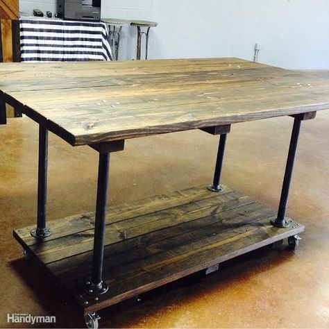 Kevin Bailey designed, built, and shared this rolling workstation with us on Facebook for use in a floral design studio. Simple Workbench Plans, Wood Workbench, Building A Workbench, Diy Table Saw, Carpentry Projects, Woodworking Box, Floral Work, Workbench Plans, Woodworking Table