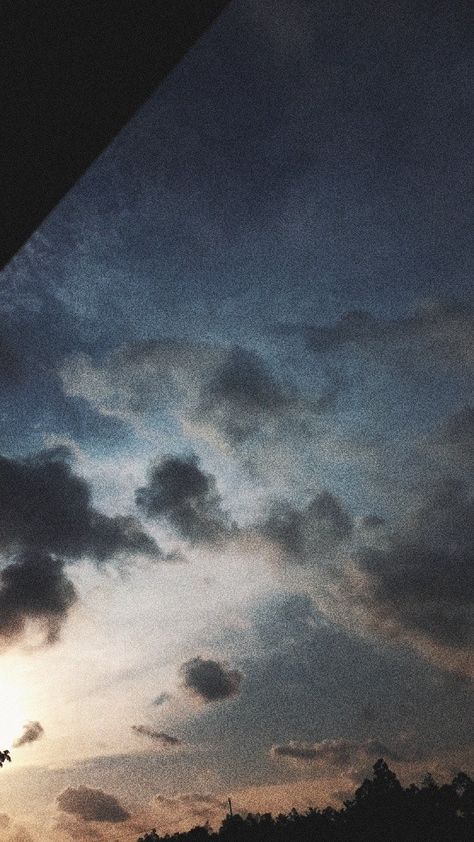 #sky #clouds #evening #snap #aesthetic #grainy Grainy Pictures Aesthetic, Aesthetic Grain Pictures, Grain Photos Aesthetic, Grainy Background Aesthetic, Skyecore Aesthetic, Aesthetic Grainy Pictures, Grainy Aesthetic Wallpaper, Partly Cloudy Aesthetic, Grainy Wallpaper