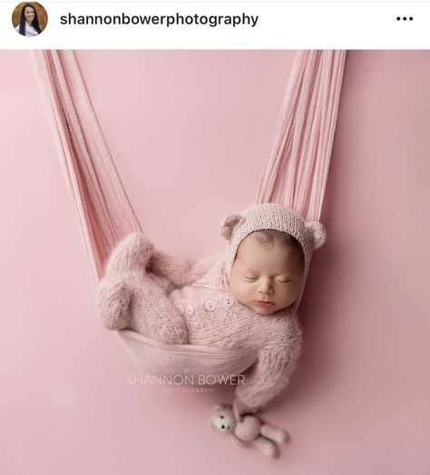 Sweet Newborn Photos, Newborn Shoot Nursery, Newborn Photo Shoot Theme, Newborn Girl Photoshooting, Newborn Girl Photoshooting Ideas, Newborn Photography Girly, Newborn Swing Photography, Pastel Newborn Photography, Bean Bag Newborn Photography