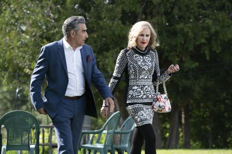 Johnny and Moira Rose From Schitt's Creek Dan Levy, Crow Costume, Rose Costume, Moira Rose, Pop Tv, Tv Funny, Catherine O'hara, Tv Shows Funny, Schitt's Creek