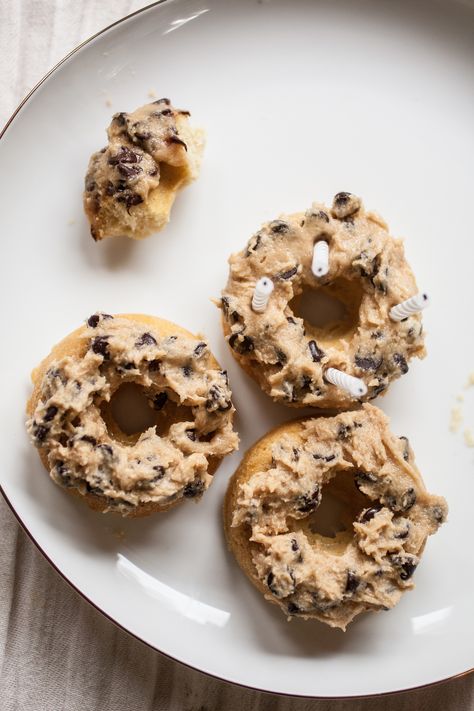 Produce On Parade - Cookie Dough Doughnuts Cookie Dough Donut, Delicate Desserts, Vegan Doughnuts, Cookie Dough To Eat, Easy Donut Recipe, Doughnuts Recipe, Easy Donuts, Main Food, Dream Food