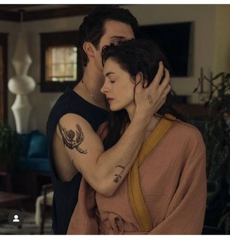 Anne Hathaway Films, Anne Hathaway Gif, August Moon, Football Poses, Best Tv Couples, Deleted Scenes, Nicholas Galitzine, Profound Quotes, Pretty Please