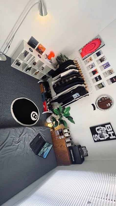 Apartment Men Aesthetic, Single Room Ideas Men, Men Dorm Room Ideas, Streetwear Bedroom Ideas, Streetwear Room Decor, Sleek Cars, Cars Anime, Mens Room Decor, Mens Bedroom Decor