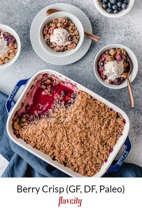 Easy Berry Crisp, Berry Crisp Recipe, Fruity Dessert, Spring Time Desserts, Berry Crisp, Being Vegan, Simple Dessert, Gluten And Dairy Free, Paleo Desserts