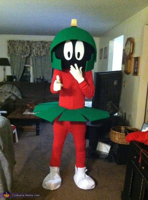 Marvin the Martian - Halloween Costume Contest via @costume_works Marvin The Martian Costume, Martian Costume, Halloween Costumes 2014, Full Body Costumes, Hallowen Ideas, Clever Halloween Costumes, Homemade Costume, Cartoon Costumes, Costume Works