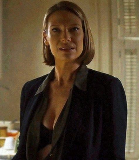 Mindhunter Wendy, Anna Torv Mindhunter, Wendy Carr, Fringe Tv Series, Anna Torv, Tv Show Outfits, Cinematic Photography, Charlize Theron, Doja Cat