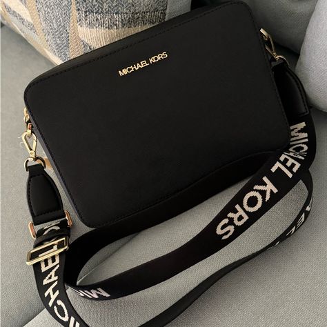 Michael Kors Crossbody Brand New Tagged Micheal Kors Crossbag Black, Michael Kors Crossbody Bag, Best Handbags, Michael Kors Crossbody, Body Color, Black Bag, Michael Kors Black, Small Bag, Michael Kors Bag