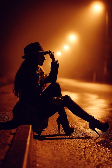 Silhouette Body Silhouette, Night Portrait, Silhouette Photography, Photographie Portrait Inspiration, Foto Tips, Portrait Photography Poses, Photography Poses Women, Shooting Photo, 영감을 주는 캐릭터