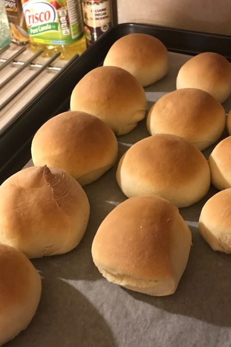 Tasty Buns | "Excellent yeast buns that can be used for hamburgers or just plain dinner rolls. They don't take long to make and have never failed for me!" #allrecipes #bread #breadrecipes #bakingbread #howtobakebread Pizza Buns Recipe, Yeast Buns, Bun Recipes, Pickled Vegetables Recipe, Rolls Bread, Hamburger Bun Recipe, Homemade Hamburger Buns, Homemade Buns, Dessert Simple