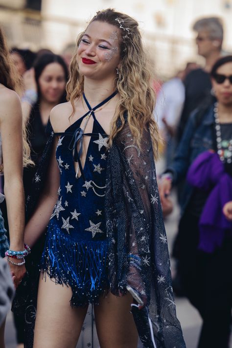 Here's What Swifties in Paris Wore to Taylor Swift's Eras Tour | Who What Wear UK Eras Tour Bejeweled Outfit, Taylor Swift Blue Dress Eras Tour, Pregnant Eras Tour Outfit, Eras Tour Outfit Diy, Eras Tour Diy Outfits, Creative Eras Tour Outfits, Best Eras Tour Outfits, Midnight Eras Tour Outfits, Eras Tour Inspo Outfit