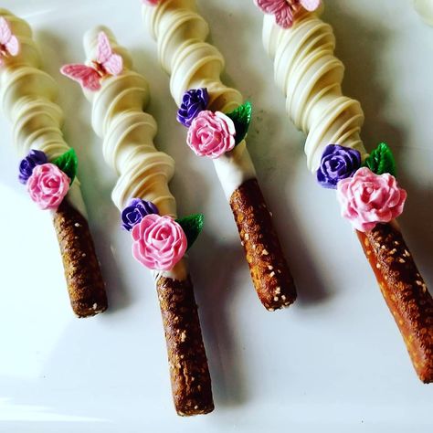 Encanto Pretzel Rods, Birthday Pretzels, Easter Pretzel Rods, Easter Pretzel, Chocolate Pretzel Rods, Encanto Movie, Dipped Treats, Unicorn Ideas, White Chocolate Pretzels