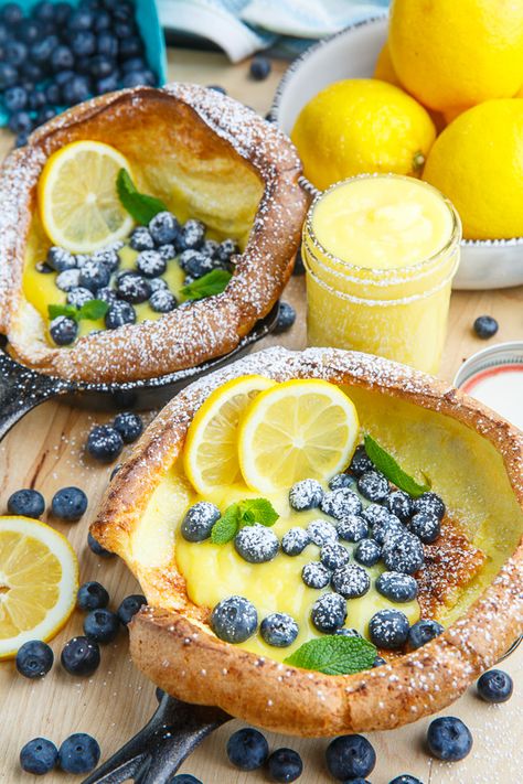 Dutch Babies with Lemon Curd and Blueberries Lemon Pies, Dutch Babies, Weight Watcher Desserts, Baby Pancakes, Dutch Baby Pancake, Doner Kebab, Dessert Aux Fruits, Dutch Baby, Blueberry Recipes