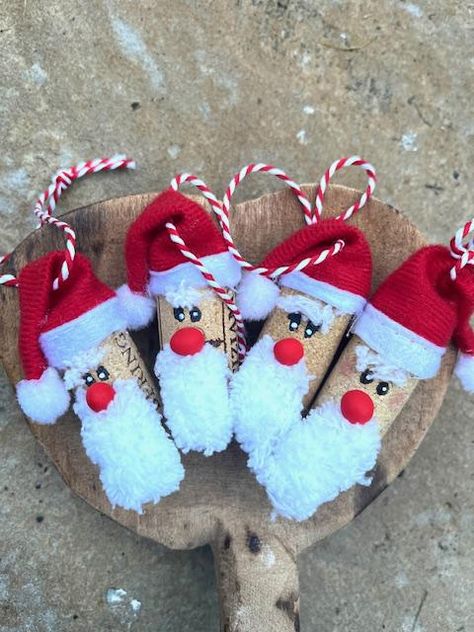 These unique, hand-made cork Santas are adorable for the holiday gift exchange or for the Santa lover.  You can purchase individuals or a set of 4.  Each measures approximately 3 inches in length and is adorned with a red/white bakers twine for hanging.  These Santas are perfect for the holiday tree, window display, wreaths, table display, mantle string and more home decor ideas. For more ornament listings, check out my store:  etsy.com/shop/amazingknits Thank you for shopping. Champagne Cork Christmas Ornaments, Wine Cork Christmas Crafts, Tree Window Display, Wine Cork Santa, Crafty Ornaments, Cork Christmas Ornaments, Christmas Cork Ornaments, Christmas School Crafts, Noodle Horse