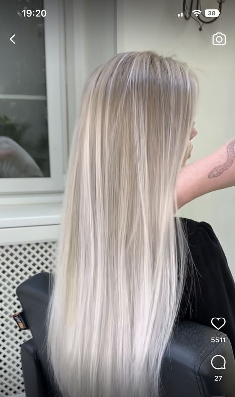 Blond With Root Shadow, Platinum Ashy Blonde Hair, Platinum Blonde Root Melt, Platinum Blonde Hair Shadow Root, Platinum Blonde With Shadow Root, Shadow Root Blonde Hair, Platinum Blonde Hair With Shadow Root, Shadow Root Blonde, Ashy Blonde Hair