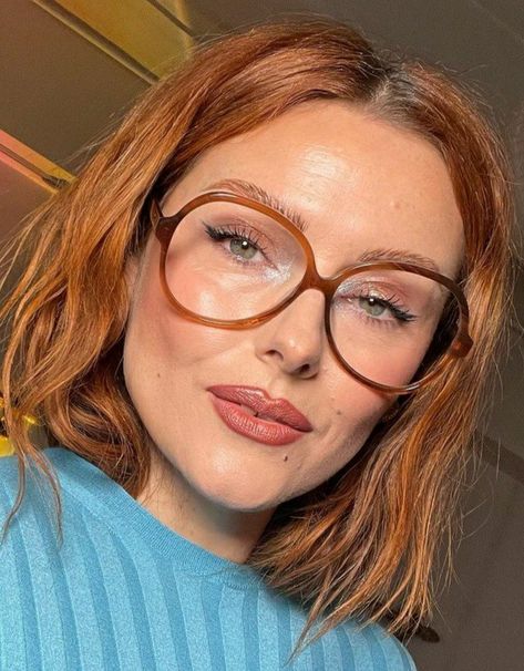 Glasses Trends 2024, 60s Glasses Frames, 70s Eyeglasses, 60s Glasses, Short Copper Hair, 70s Glasses, Glasses Inspo, Big Glasses, Retro Eyeglasses