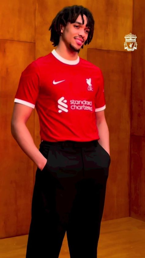 Liverpool Outfit, Liverpool Kit, Trent Alexander Arnold, Liverpool Soccer, Liverpool Team, Men's Soccer Teams, Soccer Outfit, Simple Style Outfits, Liverpool Players