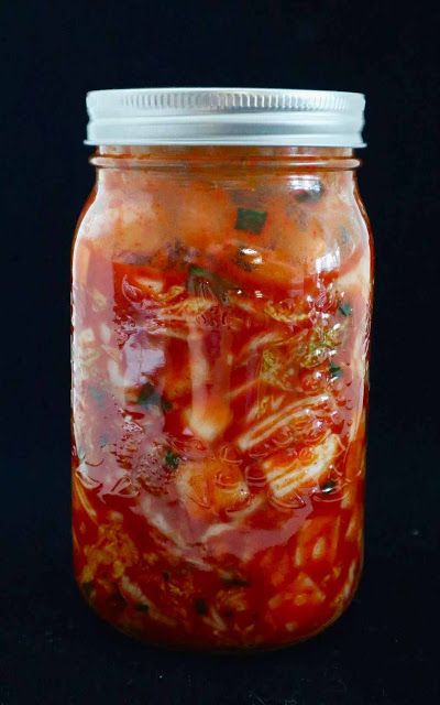 bottled kimchi in a 1L mason jar Quick Kimchi, Vegan Kimchi, Fermented Kimchi, Radish Greens, Grilled Taco, Fermented Cabbage, Kimchi Fried Rice, Kimchi Recipe, Meatless Main Dishes