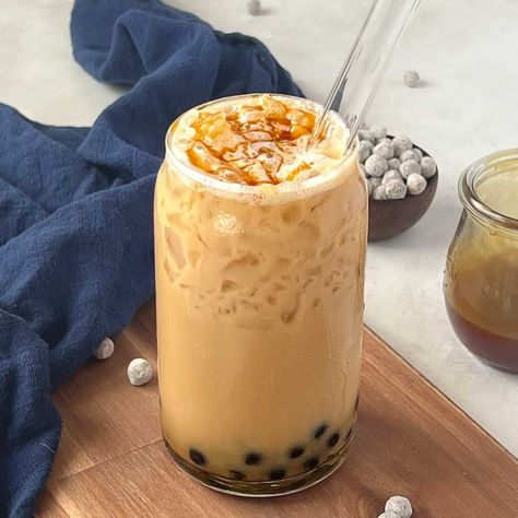 Creamy Caramel Milk Tea Caramel Tea, Caramel Milk Tea, Caramel Milk Tea Boba, Caramel Milk Tea Recipe, Boba Tea Recipe With Cornstarch, Milk Tea With Boba, Lychee Bubble Tea, Mango Milk Tea Boba, Bubble Tea Straws