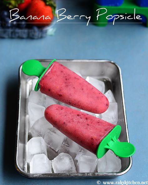 Banana berry popscile Breakfast Popsicles Kids, Banana Fudge Popsicles, Fruit Popsicles For Babies, Smoothie Popsicles Kids, Strawberry Banana Popsicle Recipes, Raspberry Popsicles, Mixed Berry Popsicles, Berry Popsicles, Blueberries And Raspberries