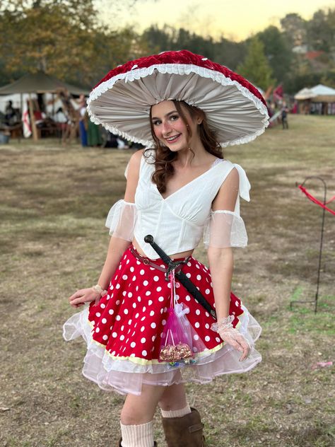 Mushroom Witch Staff, Mushroom Renn Faire, Mushroom Woman Costume, Mushroom Skirt Outfit, Mushroom Queen Costume, Mushroom Princess Costume, Mushroom Cosplay Diy, Mushroom Renfaire Outfit, Mushroom Person Costume