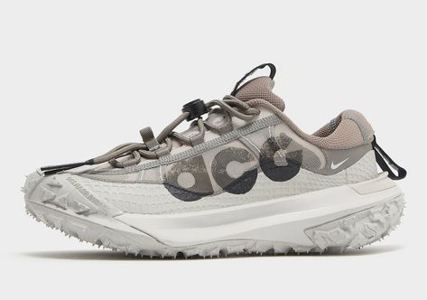 This year, the intrepid Nike imprint will no doubt be throwing support behind the ACG Mountain Fly Low 2, a sequel to their beloved ACG Mountain Fly series. Sport Shoe, Industrial Design Trends, Iron Ore, Nike Acg, Low Sneakers, Sneaker Collection, Nike Outfits, Black Flats, Pull Tab