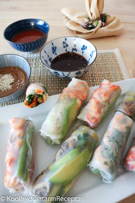 Springrolls, oosterse doorkijkhapjes | KoolhydraatarmRecept.nl Vietnam Roll, Bunless Burgers, Easy Grilled Chicken, Nice Food, Meatless Main Dishes, Creative Cooking, Summer Rolls, Pasta Dinner Recipes, Easy Pasta Recipes