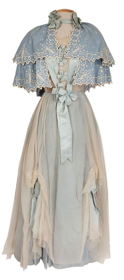 Irene Sharaff - Costumes de Films - Hello Dolly - 1969 - Marianne McAndrew - Robe Irene Sharaff Costumes, Hello Dolly Costumes, Dolly Costumes, Dracula Aesthetic, Irene Sharaff, 1960s Costumes, Ivory Embroidery, Costume Design Sketch, Film Costumes