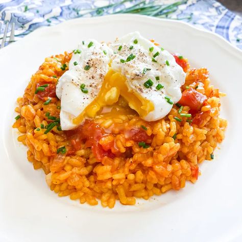 A Seriously Good Rice Dish | Spanish Tomato Rice with Poached Eggs Spanish Seafood Paella, Eggs Tomato, Paella Recipe Seafood, Tomato Recipe, French Fries Recipe, Crispy French Fries, Tomato Rice, Paella Recipe, Dinner Club