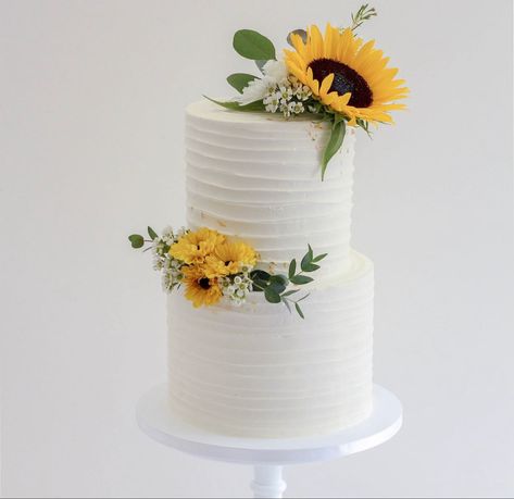 Small Wedding Cakes Sunflower, Sunflower Cake Wedding, 2 Tier Sunflower Wedding Cake, Simple Sunflower Wedding Cake, Sunflower Wedding Cake Ideas, Cakes With Sunflowers, Rustic Sunflower Wedding Cake, Wedding Cake Sunflower, Wedding Cake With Sunflowers