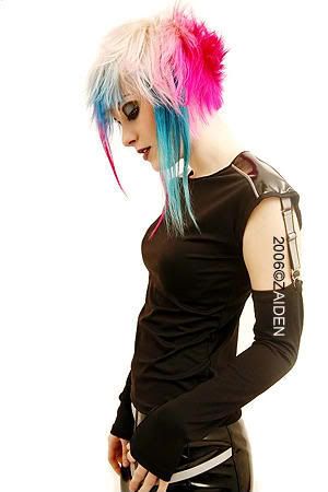 Short colorful hair with long strands in the front XD incredible!!! Short Hair With Long Strands, Scene Hairstyles, Girlfriend Ideas, Epic Hair, Goth Things, Punk Clothing, Nice Hair, Punk Hair, Shirt Hair