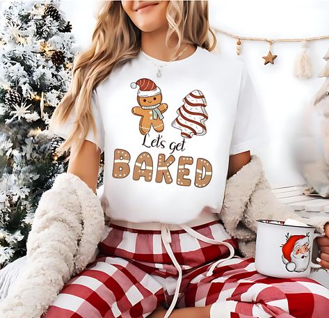 Christmas Gingerbread Sweatshirt, Christmas Family Tee, Gingerbread and cookie sweatshirt, Holiday Sweater, Let's get baked, Baker Gift Idea by ShyraStore on Etsy Gingerbread Sweatshirt, Outfit Ideas Shirt, Pajama Ideas, Gingerbread Design, Shirt Outfit Ideas, Cookie Shirt, Gifts For A Baker, Shirt Design Ideas, Family Tees