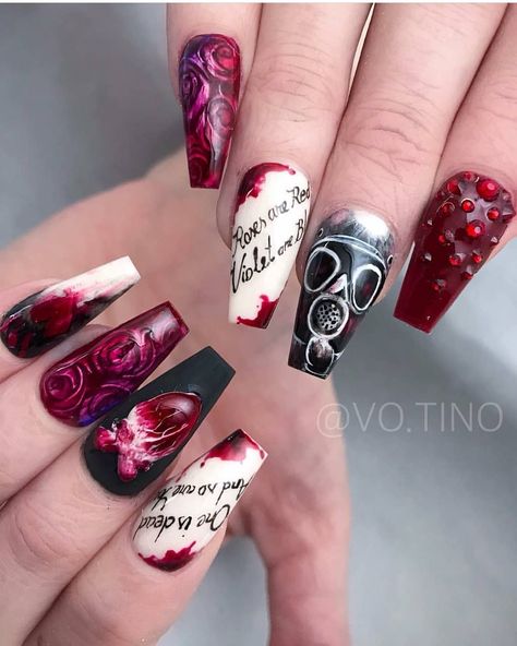 Bloody Valentine nail art by @vo.tino 🖤 #nailsmagazine #valentinesnails #antivalentinesday Gothic Valentine Nails, Horror Valentines Nails, Goth Valentines Day Nails, Spooky Valentines Nails, Goth Valentines Nails, Gothic Valentines Nails, Anti Valentines Day Nails, Deco Nails, Art Vibe