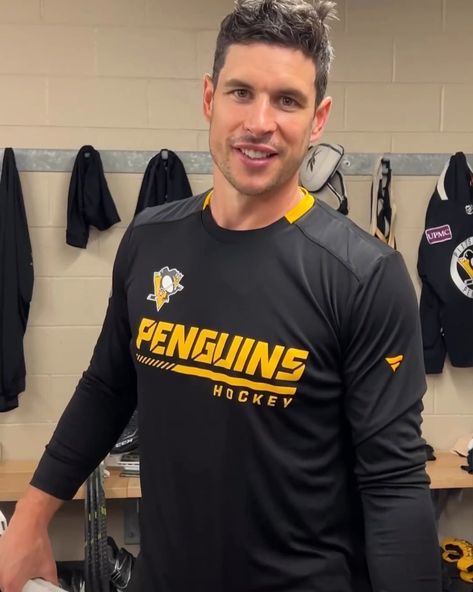 Sydney Crosby, Enjoy Your Birthday, Nhl Hockey Players, Destined For Greatness, Have The Best Day, Hockey Pictures, Nhl Pittsburgh Penguins, Oh Captain My Captain, The Penguins