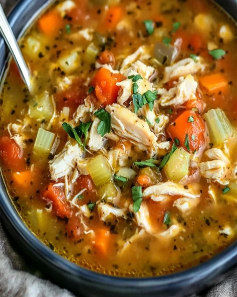 Copycat Carrabba's Spicy Chicken Soup – Easy Recipe Guide Carrabas Chicken Soup Recipe, Spicy Chicken Soup Crockpot, Carrabbas Chicken Soup Recipe, Spicy Chicken Noodle Soup, Spicy Chicken Soup Recipes, Chicken Soup Easy, Carrabbas Recipes, Spicy Chicken Noodles, Rotisserie Chicken Soup