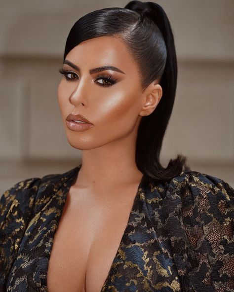 104 mil Me gusta, 1,864 comentarios - Amra Olević Reyes (@amrezy) en Instagram: "And when she loved herself she found she was invincible 💫" Big Updo, Amra Olevic, Sleek Updo, Face Lift Makeup, Sleek Hairstyles, Face Lift, Makeup Geek, Face Hair, Makeup Shop