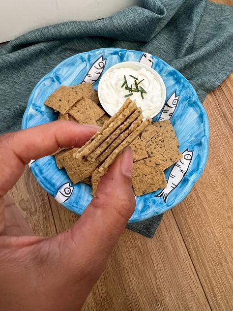 Oatmeal Crackers - Essy Roz Oatmeal Crackers, Happy Jar, Pita Bread, Dough Balls, Oat Flour, How To Dry Oregano, Quick Recipes, The Recipe, Crackers