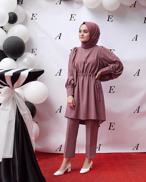 Islamic Fashion Dresses, Iconic Celebrities, Swift Outfits, Outfits Hijab, Pakistani Fashion Casual, Stylish Short Dresses, Fashion Top Outfits, Mode Abaya, Modest Dresses Casual