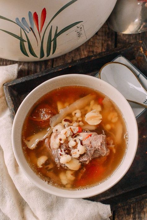 #Ching #Po #Liang #Cantonese #Herb #Pork #Bone #Soup recipe by thewoksoflife.com Cantonese Soup, Chinese Soups, Pork Bone Soup, Herbal Soup, Chinese Soup Recipes, Asian Soups, Dried Goji Berries, Theme Restaurant, Marion Grasby