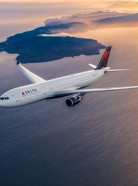 Traveling In 2018? Here's A Ranking Of 2017's Top Airlines #refinery29 Delta Airlines Aesthetic, Aviation Aesthetic, Fun Activites, Air Wrap, Commercial Plane, Becoming A Pilot, Pilots Aviation, It's Complicated, Airline Pilot